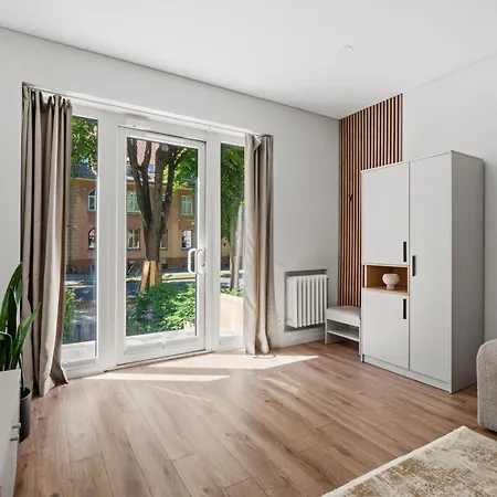 Spacious Near Station *